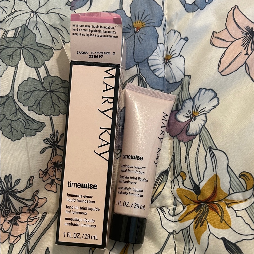 Mary Kay TimeWise Luminous-Wear Foundation - Ivory 2